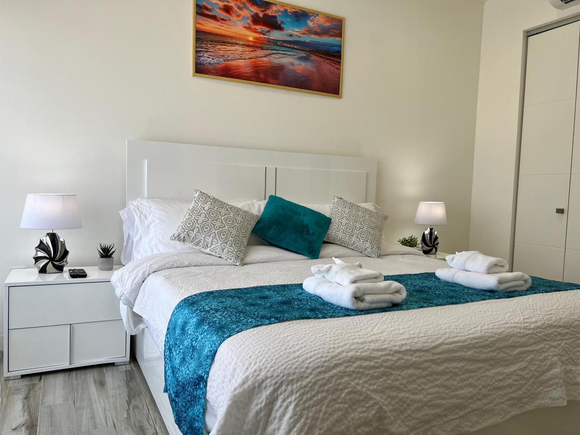 The Cove - Condo Hotel - Palm Beach Strip Phòng bức ảnh