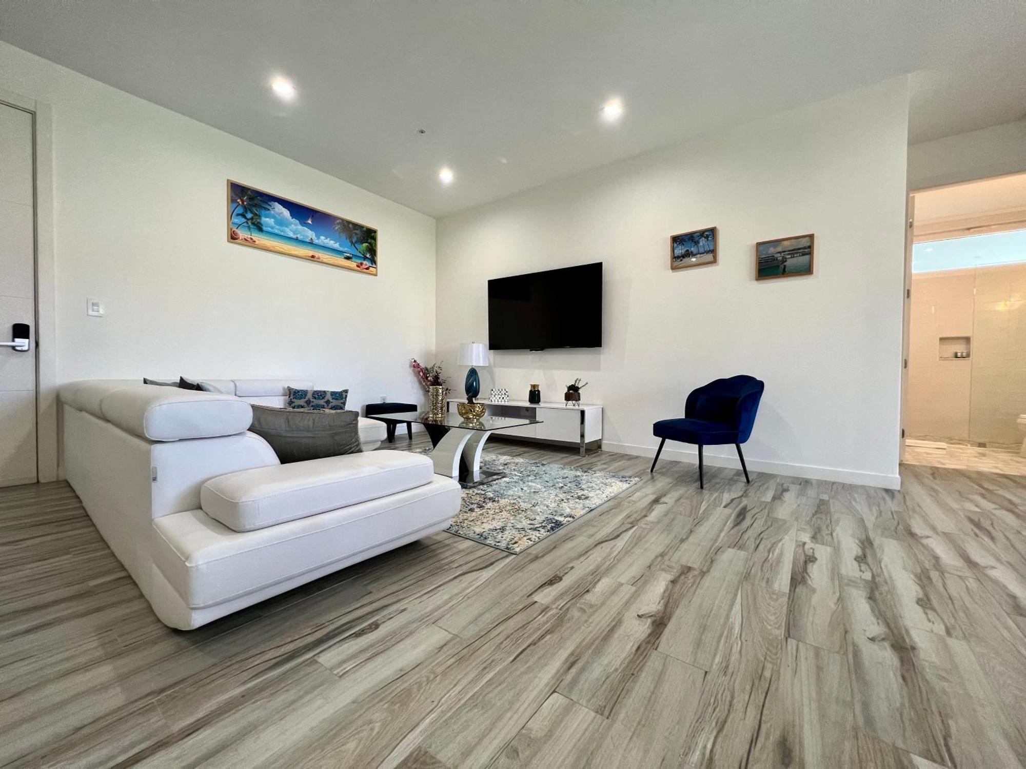 The Cove - Condo Hotel - Palm Beach Strip Ngoại thất bức ảnh