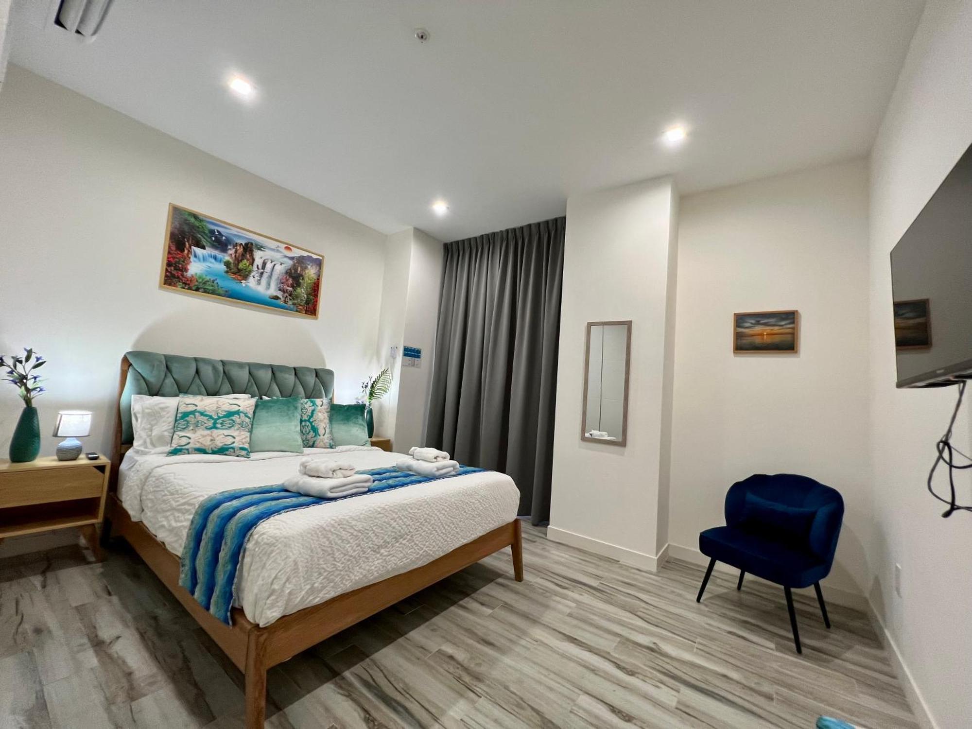 The Cove - Condo Hotel - Palm Beach Strip Phòng bức ảnh